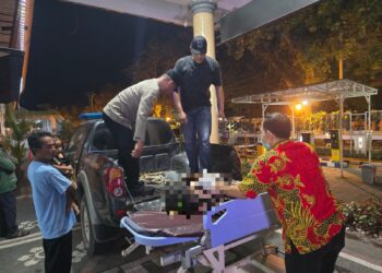 Tanggapi Laporan Masyarakat Melalui DM Instagram, Polsek Srono Evakuasi ODGJ Sakit di Pondok Area Persawahan