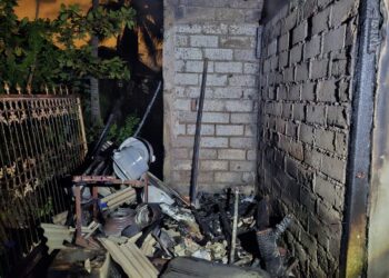 Petugas Damkarmat Berhasil Padamkan Kebakaran Rumah di Plampangrejo Dalam 1 Jam