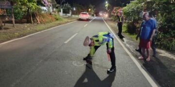 Mobil Grandmax Warna Putih Tabrak Pemotor Lansia di Kepundungan Srono Hingga Meninggal Dunia