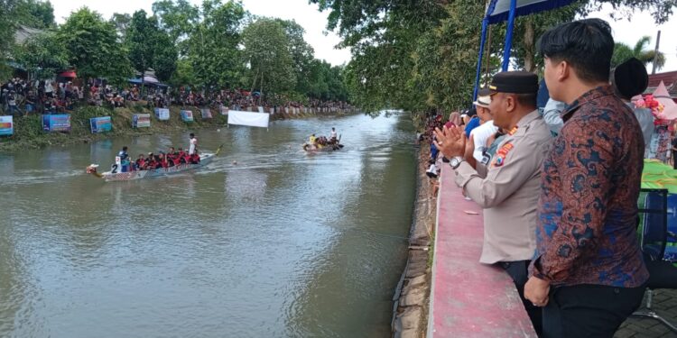 Lomba Dayung Perahu Naga Desa Karangdoro 2026 Berlangsung Meriah, Puluhan Peserta Beradu Cepat di Sungai Baru