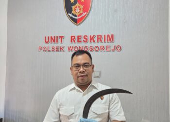 Pria di Desa Bajulmati Wongsorejo Bawa Celurit Satroni Rumah Warga