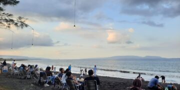 Nikmati Sore Hari dengan Pemandangan Selat Bali, Pantai Pulau Santen Banyuwangi Jadi Tempat Favorit Pengunjung
