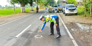 Pengendara Yamaha Vega R Meninggal Dunia Usai Tabrak sepeda gayung di Srono
