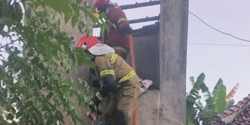 Diduga Korsleting Listrik Pompa Air, Bangunan Tandon di Sobo Banyuwangi Hangus Terbakar