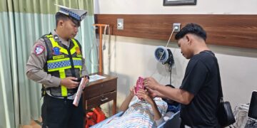 Gagal Hindari Pesepeda Menyeberang, Pemotor Honda Beat Tabrakan di Depan Hotel Ketapang Indah Banyuwangi
